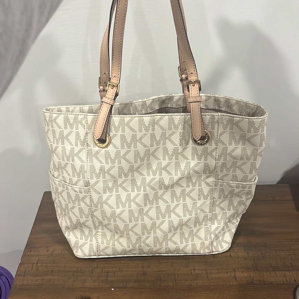 Michael Kors Jet Set Tote Bag